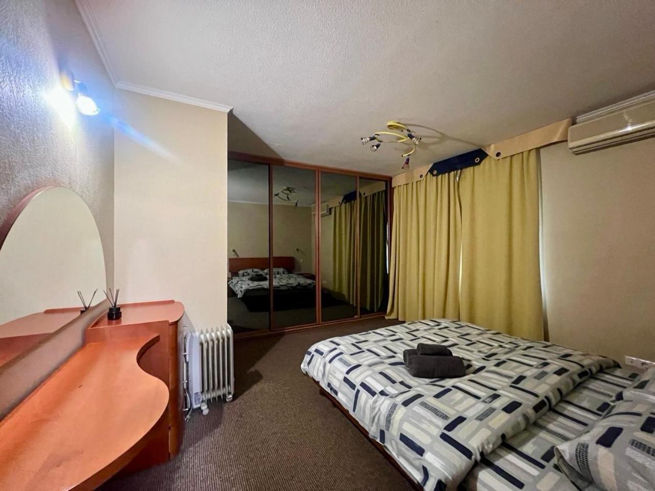 Apartment In The Center Of キエフ エクステリア 写真