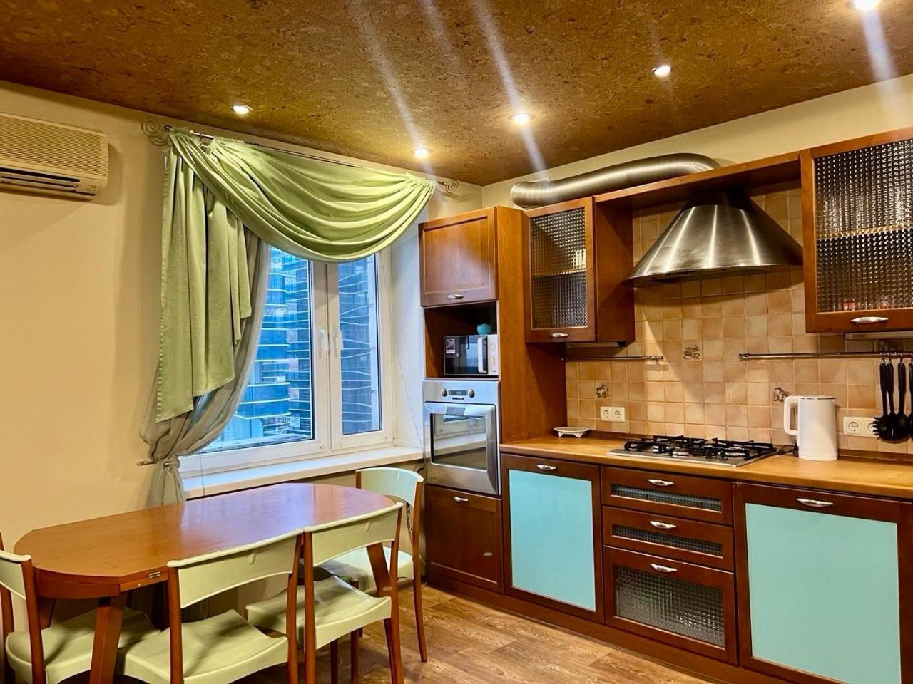Apartment In The Center Of キエフ エクステリア 写真
